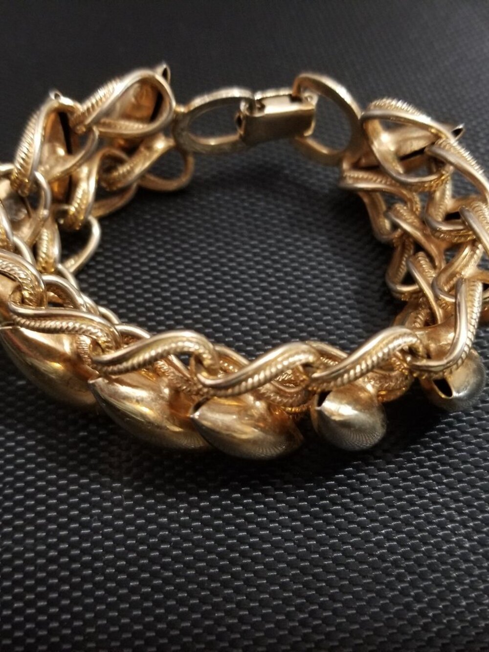 Rare: Vintage Trifari ("Trifanium") 80's Gold-Tone Shell-Link Bracelet